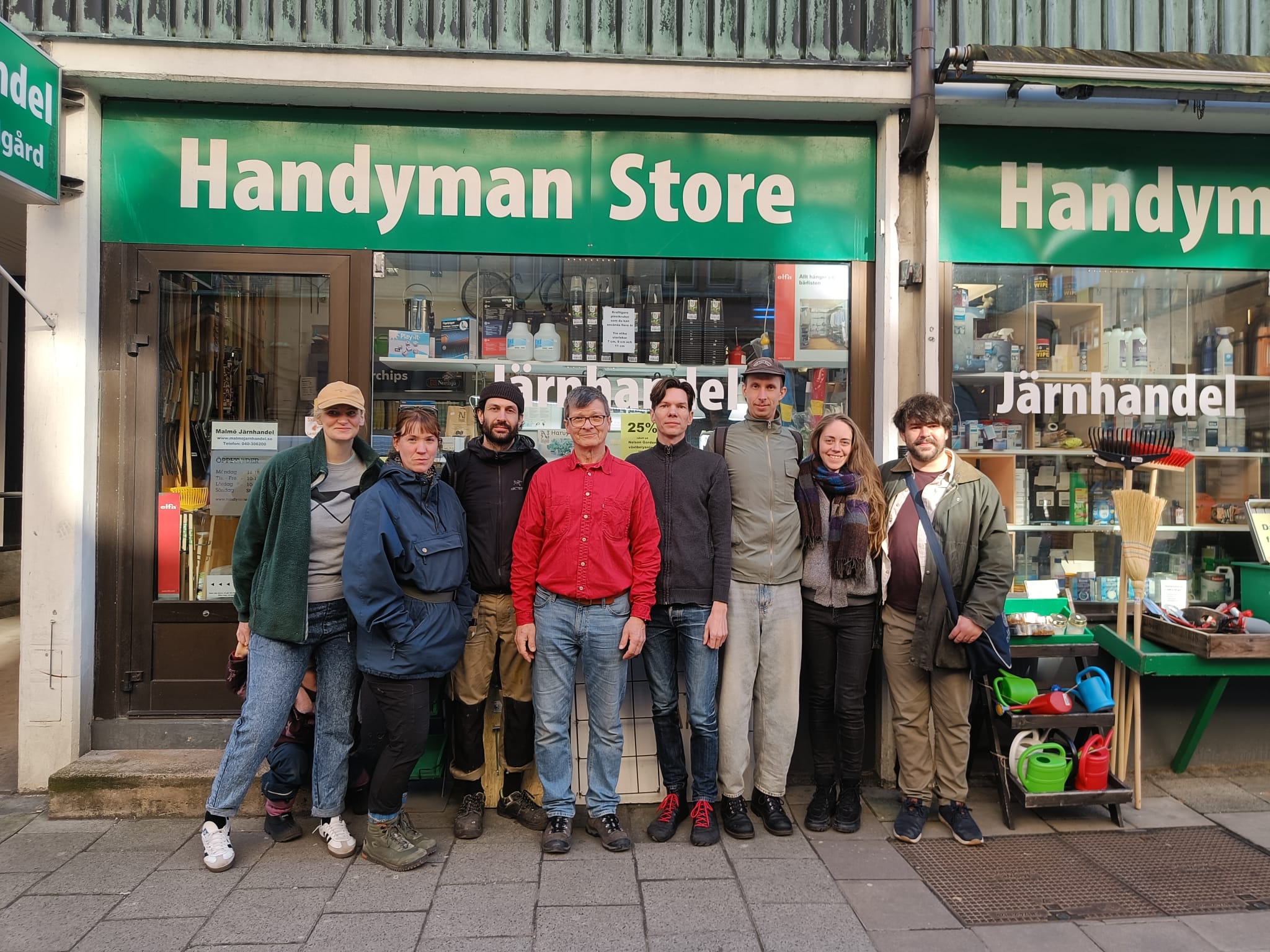 Vi som vill köpa järnhandeln och Matti